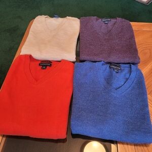 4 Men's Lands End 100% Merino wool sweaters 4 medium